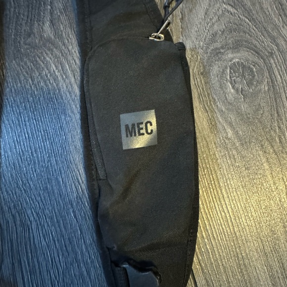 MEC brand crossbody sling bag - Picture 4 of 4